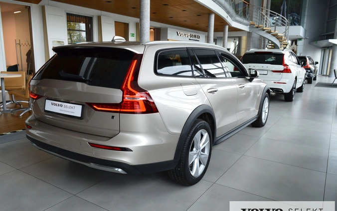 Volvo V60 Cross Country cena 184400 przebieg: 24020, rok produkcji 2023 z Poznań małe 301